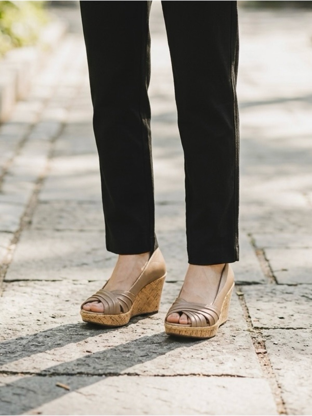 Sofft Nude/Tan Espadrille opened toe Platform Wedge Shoes. Size 7